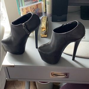 Black healed booties size 5.5